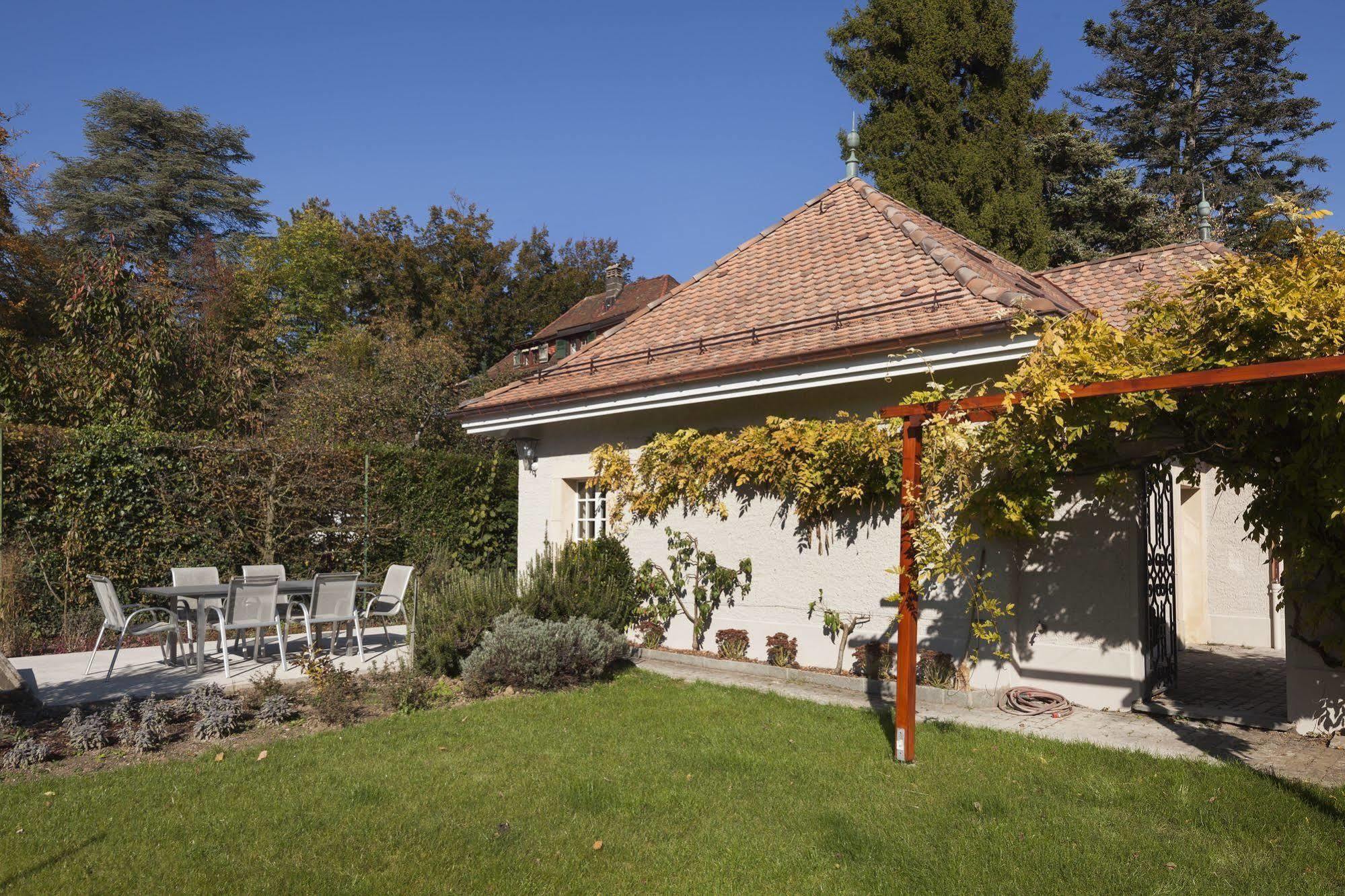 Le Jour Et La Nuit Bed & Breakfast Geneva Exterior photo